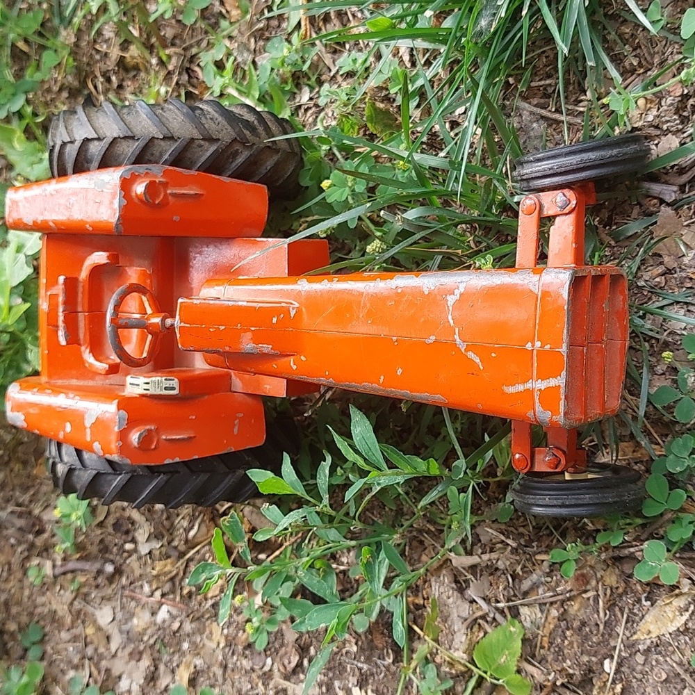 Allis-Chalmers Vintage Toy Tractor - Picture 6 of 6